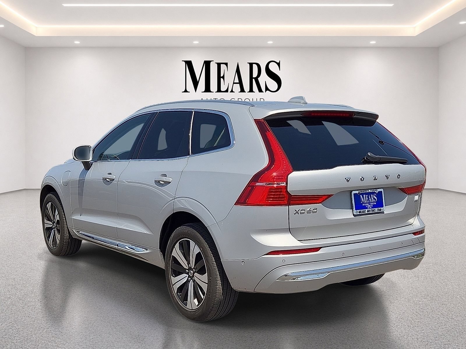 Used 2023 Volvo XC60 T8 Plus AWD/4WD image 4