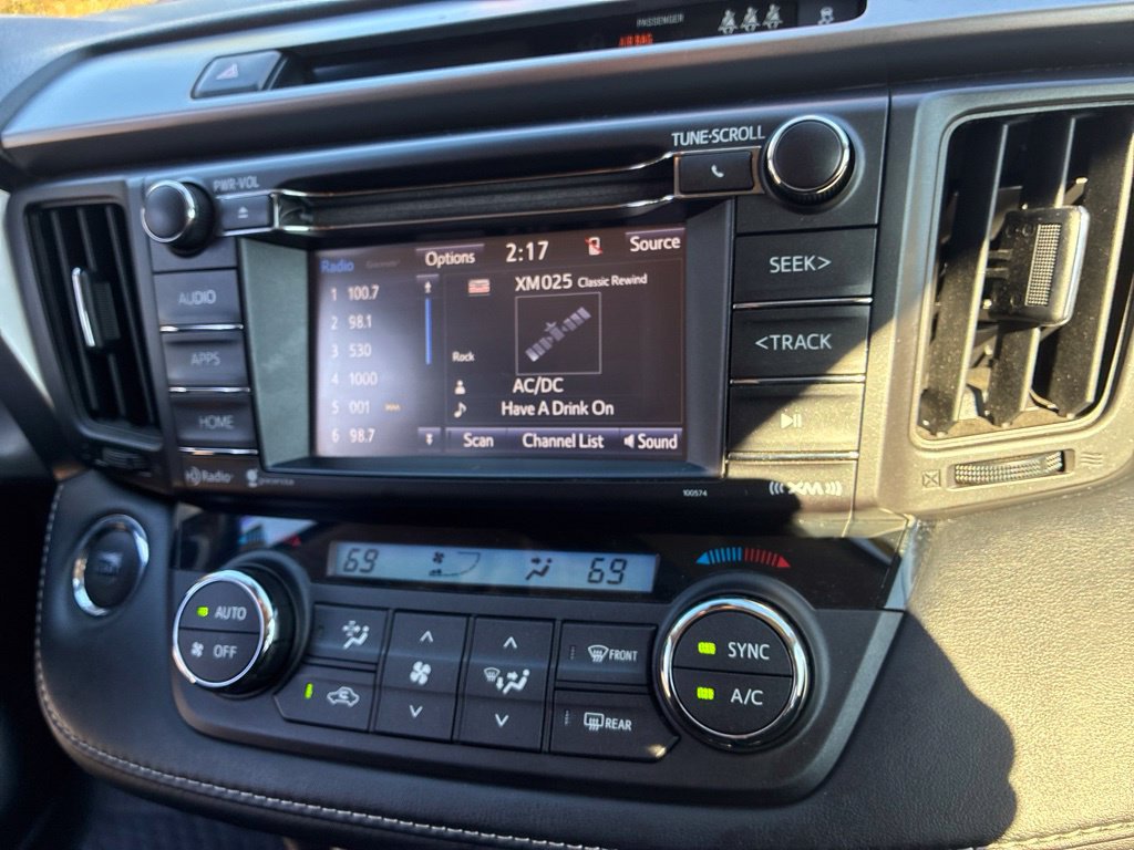 Used 2018 Toyota RAV4 XLE w/ Plus Extra Value Package AWD/4WD image 28