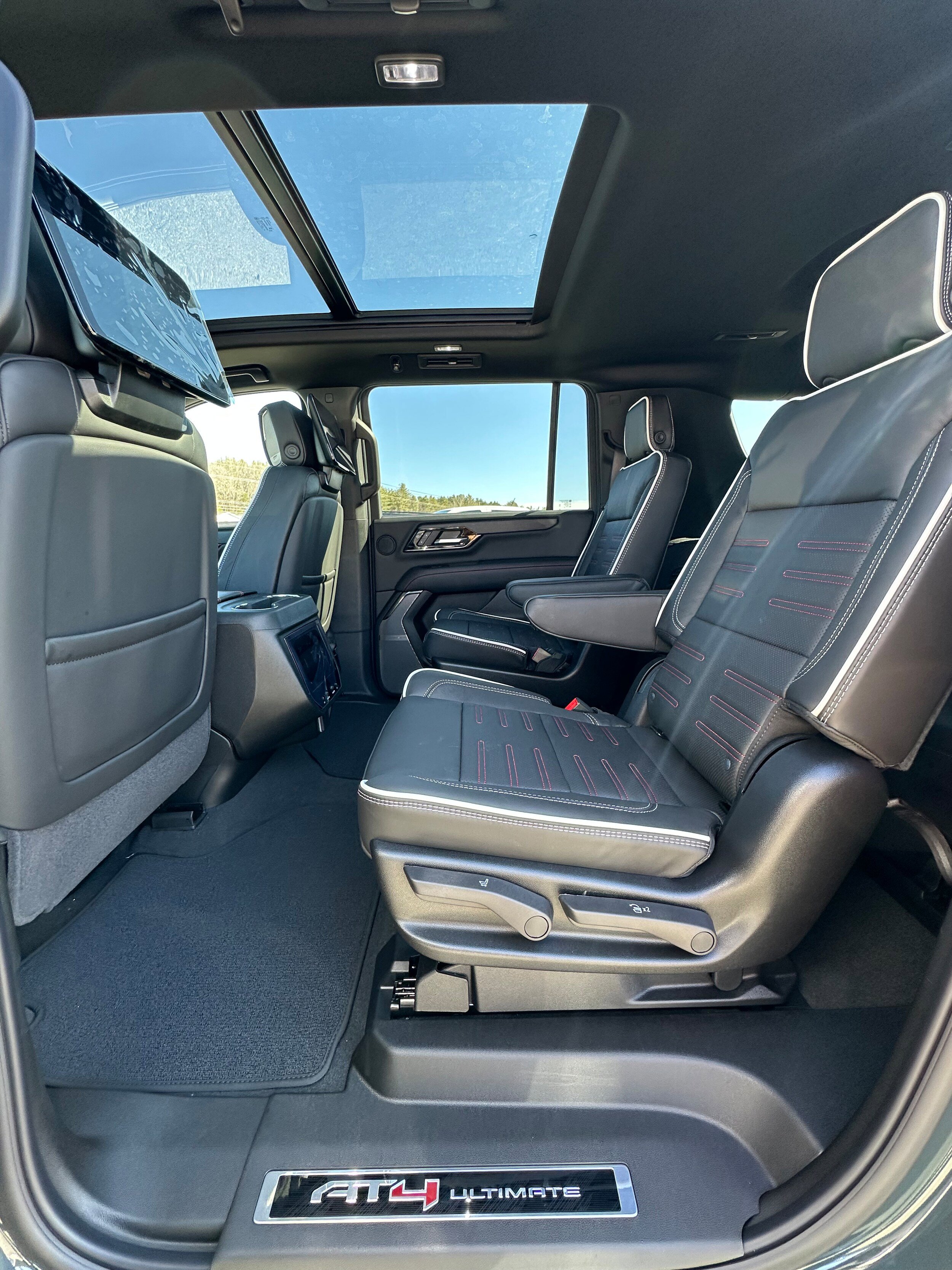 New 2026 GMC Yukon XL AT4 Ultimate AWD/4WD image 26
