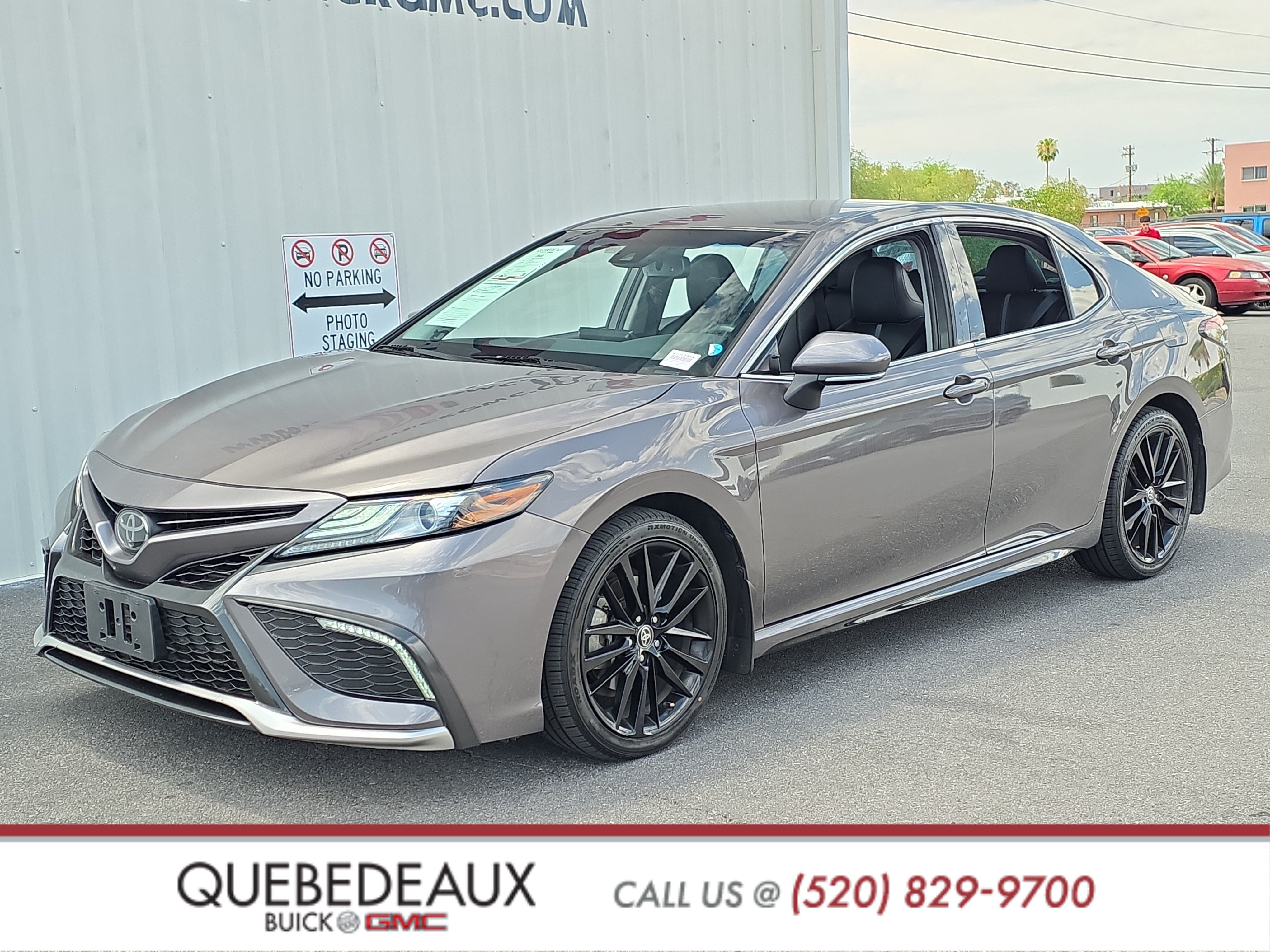 Used 2022 Toyota Camry XSE FWD image 3