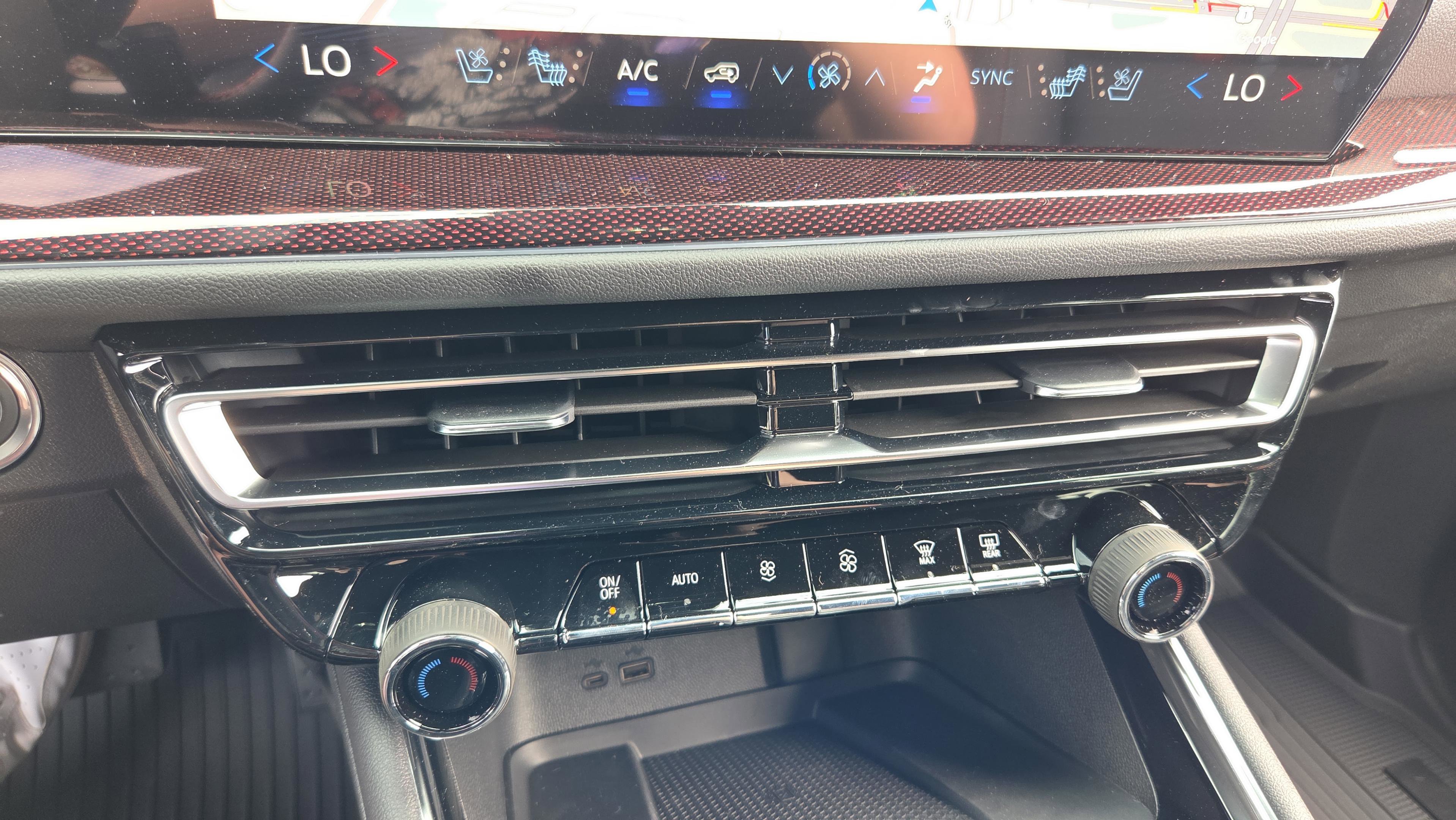 New 2026 Chevrolet Traverse RS w/ LPO, Floor Liner Package FWD image 24
