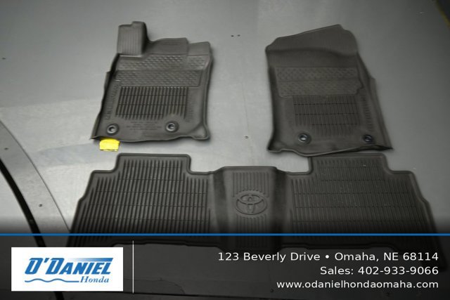 Used 2022 Toyota 4Runner SR5 Premium w/ Moonroof Package AWD/4WD image 40