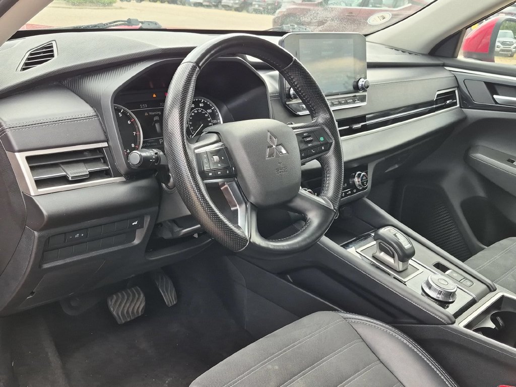 Used 2024 Mitsubishi Outlander SE AWD/4WD image 14