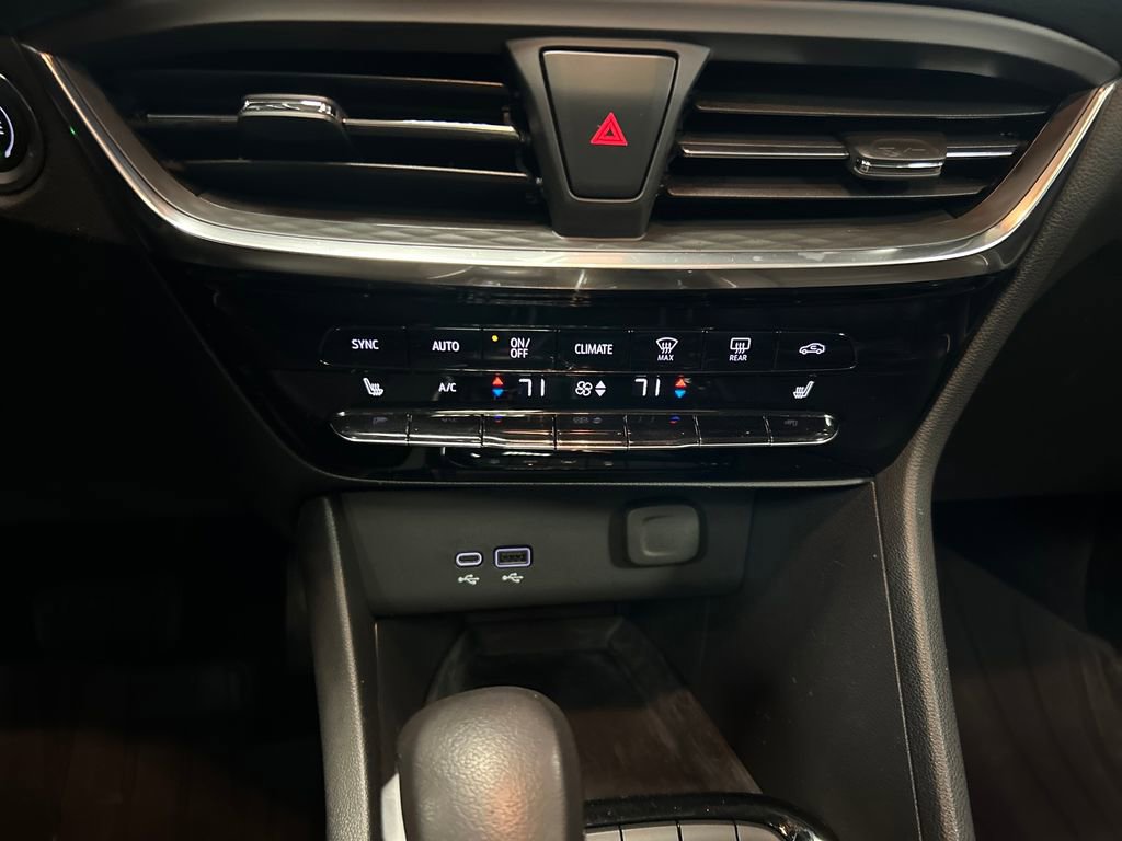 Used 2024 Buick Encore GX Avenir w/ Avenir Convenience Package AWD/4WD image 19