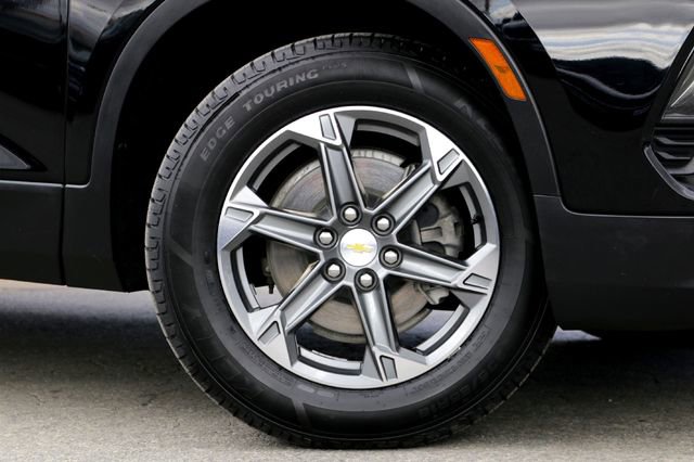 Used 2023 Chevrolet Blazer LT FWD image 2