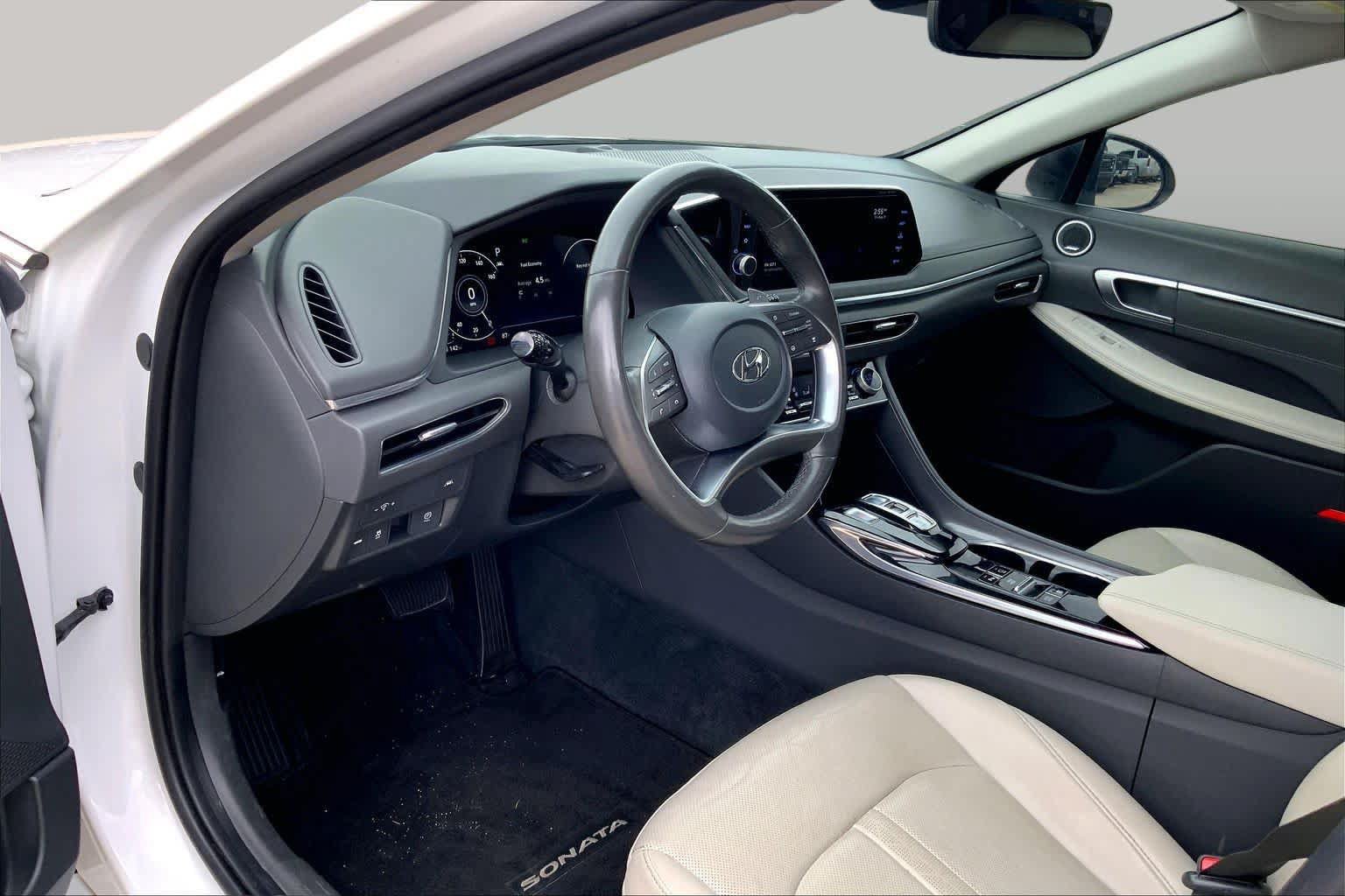 Used 2022 Hyundai Sonata Limited w/ Preferred Accessory Package FWD image 18