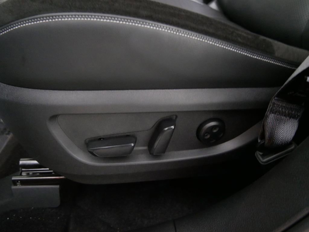 Used 2024 INFINITI QX50 Sensory image 17