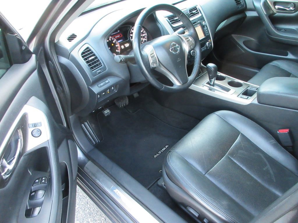 Used 2014 Nissan Altima 2.5 SL w/ Technology Package FWD image 12