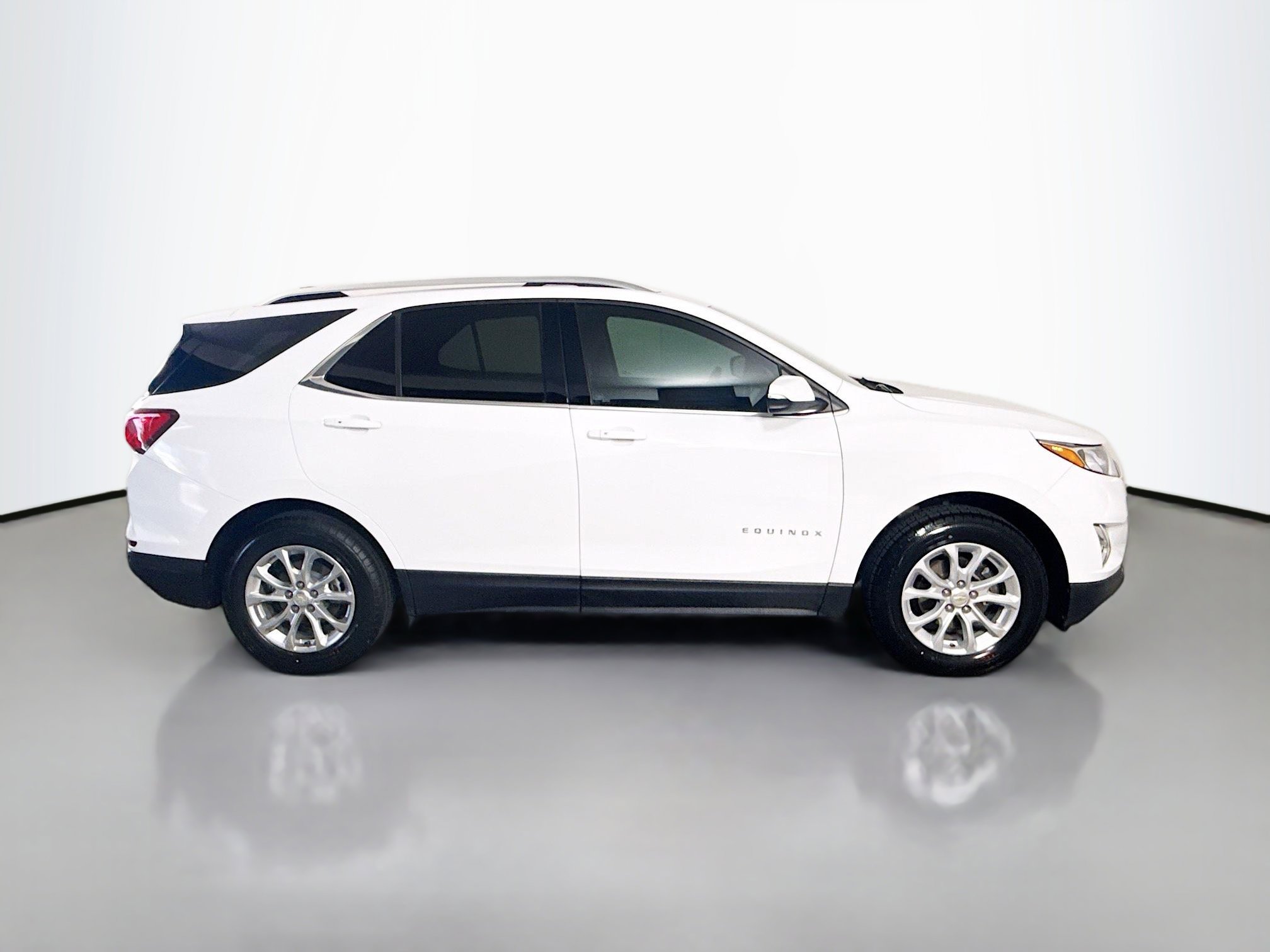 Used 2018 Chevrolet Equinox LT w/ Sun & Infotainment Package FWD image 11