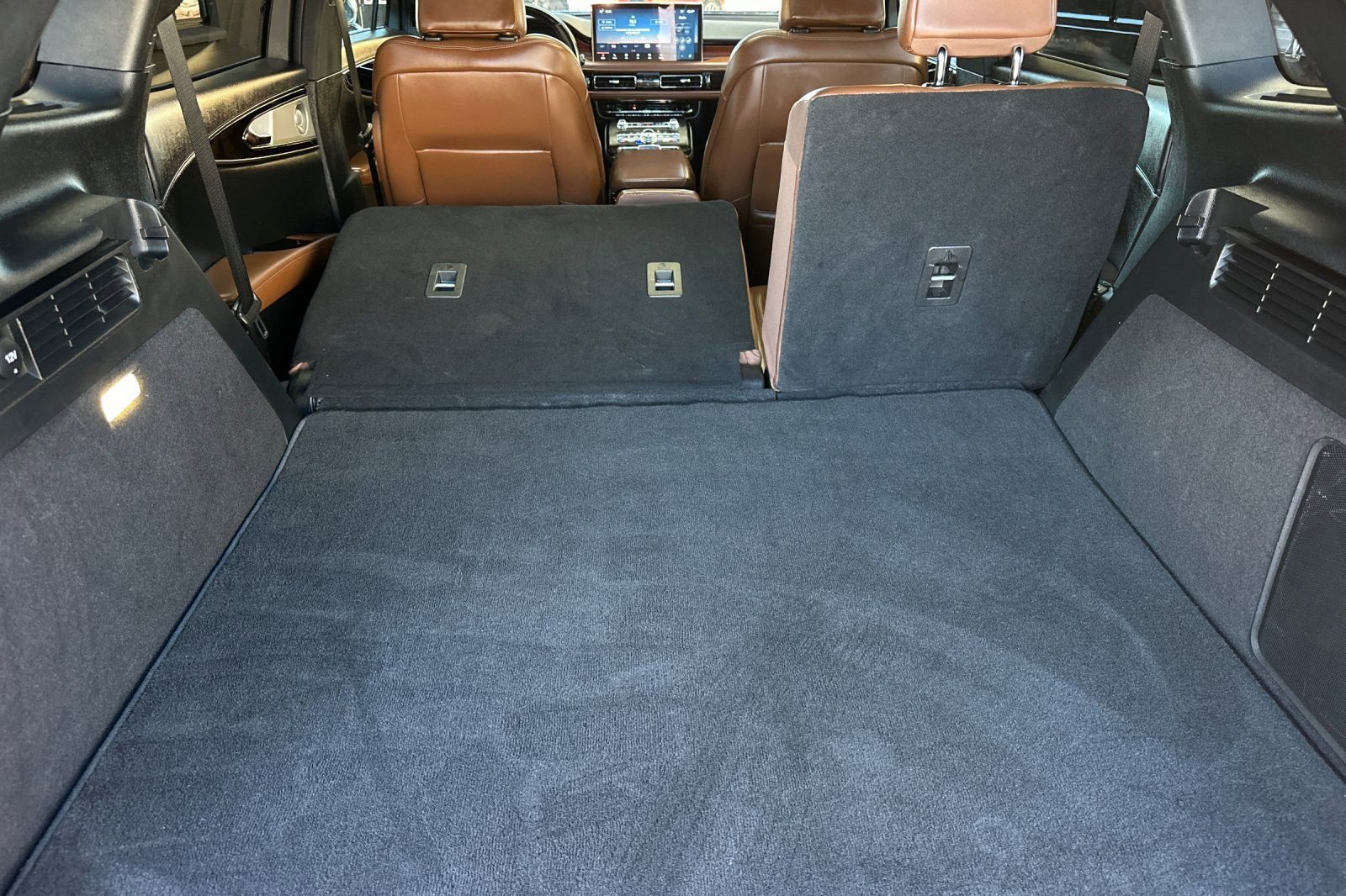 Used 2023 Lincoln Nautilus Reserve w/ Equipment Group 202A image 14