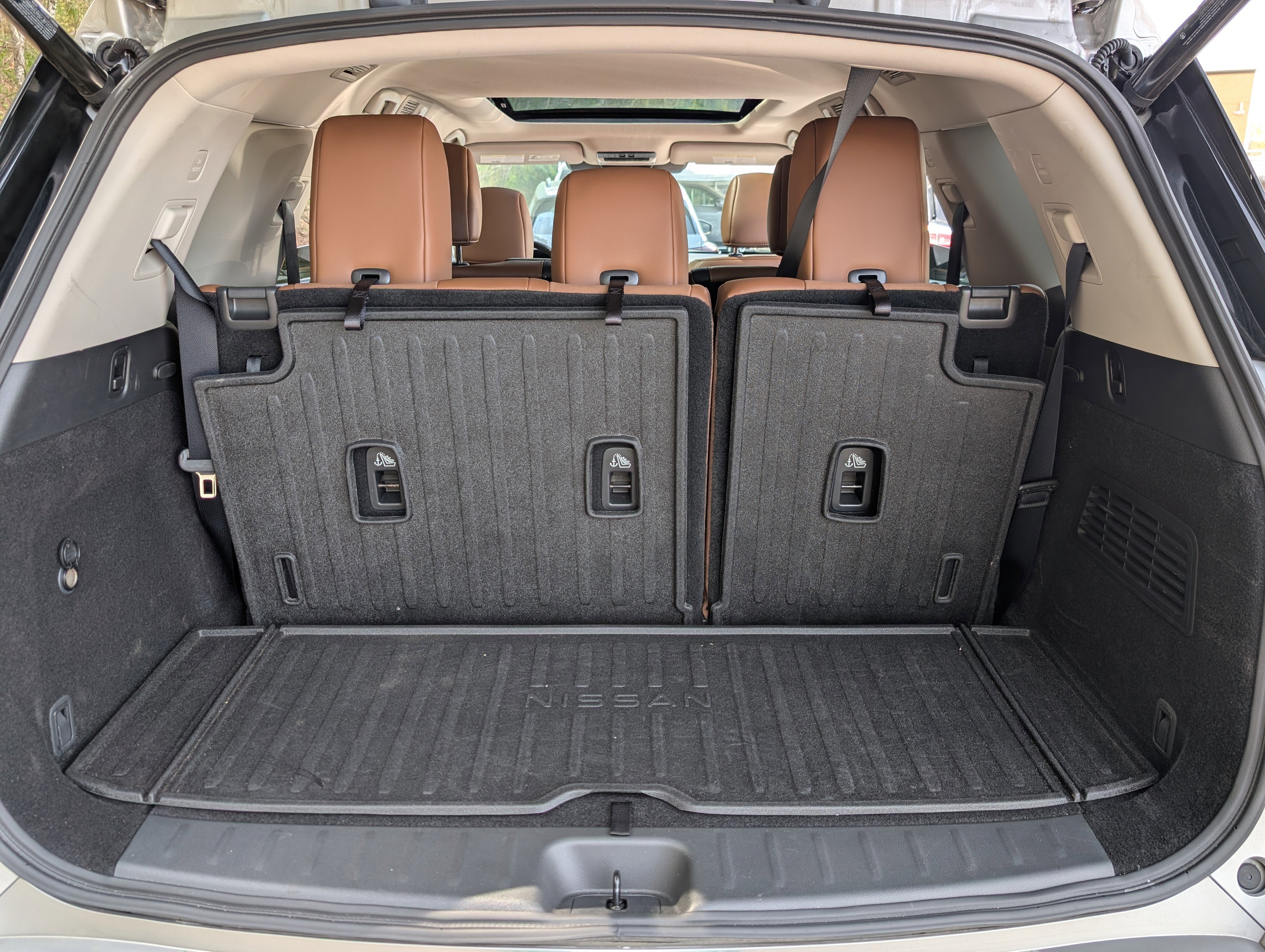 Used 2024 Nissan Pathfinder Platinum w/ Cargo Package image 20