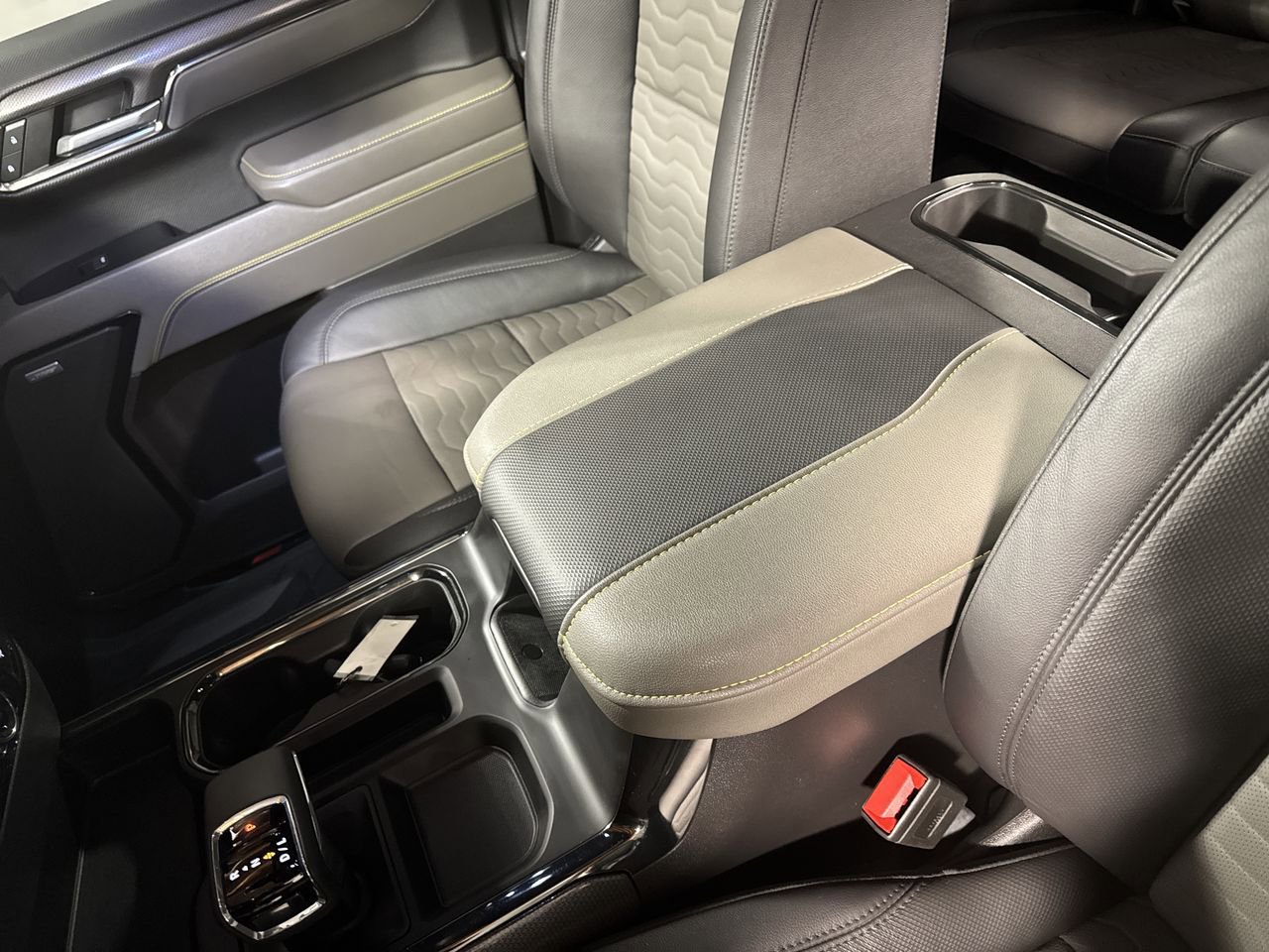 Used 2024 Chevrolet Silverado 1500 ZR2 w/ Technology Package image 30