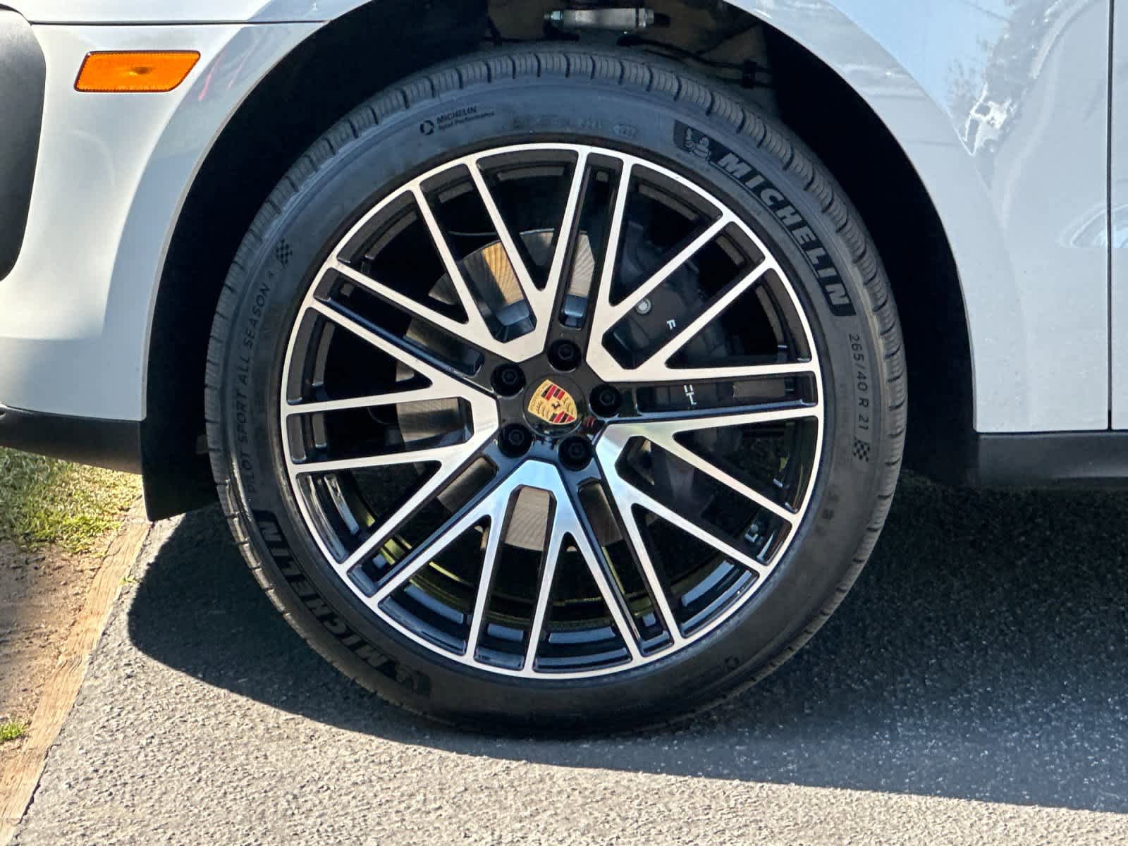 New 2026 Porsche Macan AWD/4WD image 31