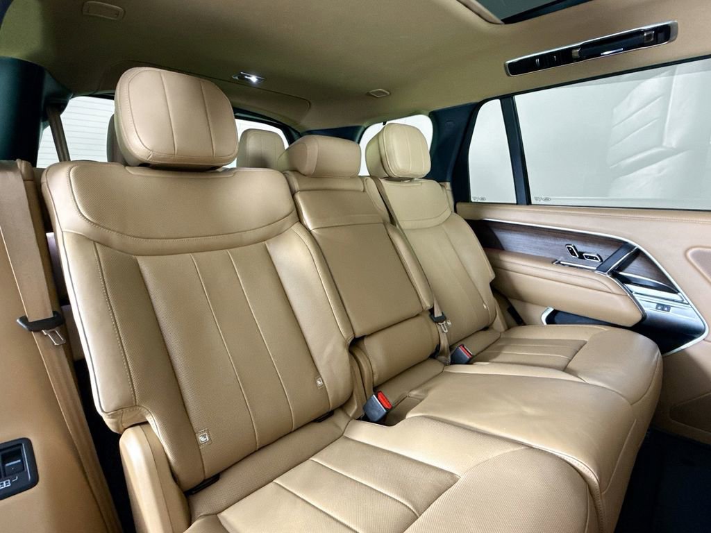 Used 2023 Land Rover Range Rover Long Wheelbase SE image 15