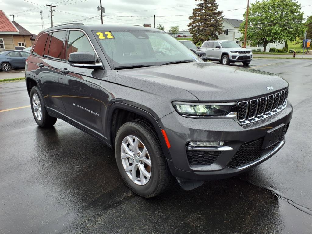 Used 2022 Jeep Grand Cherokee Limited image 3