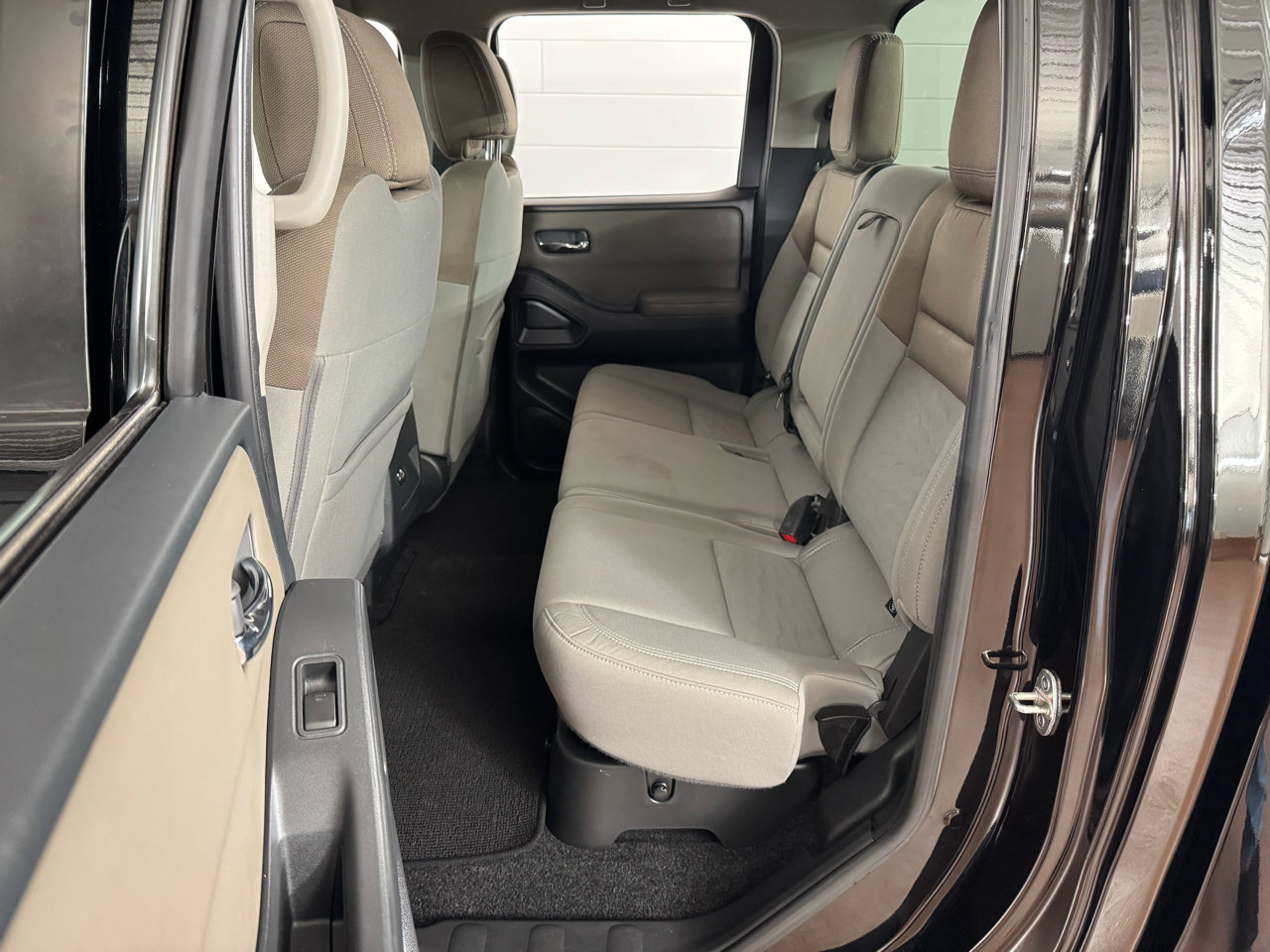 Used 2022 Nissan Frontier SV w/ Technology Package image 26