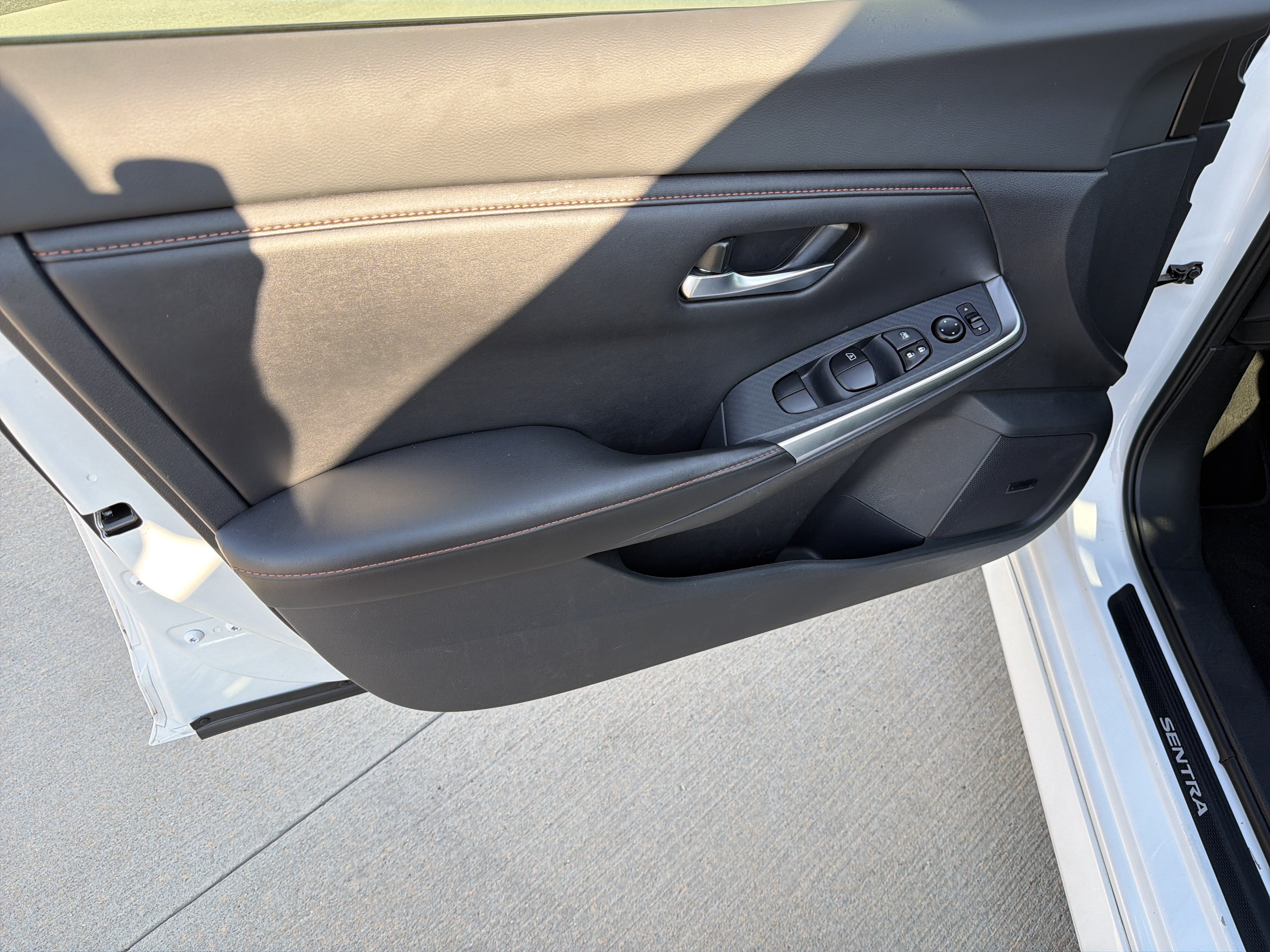 Used 2022 Nissan Sentra SR w/ SR Premium Package FWD image 14