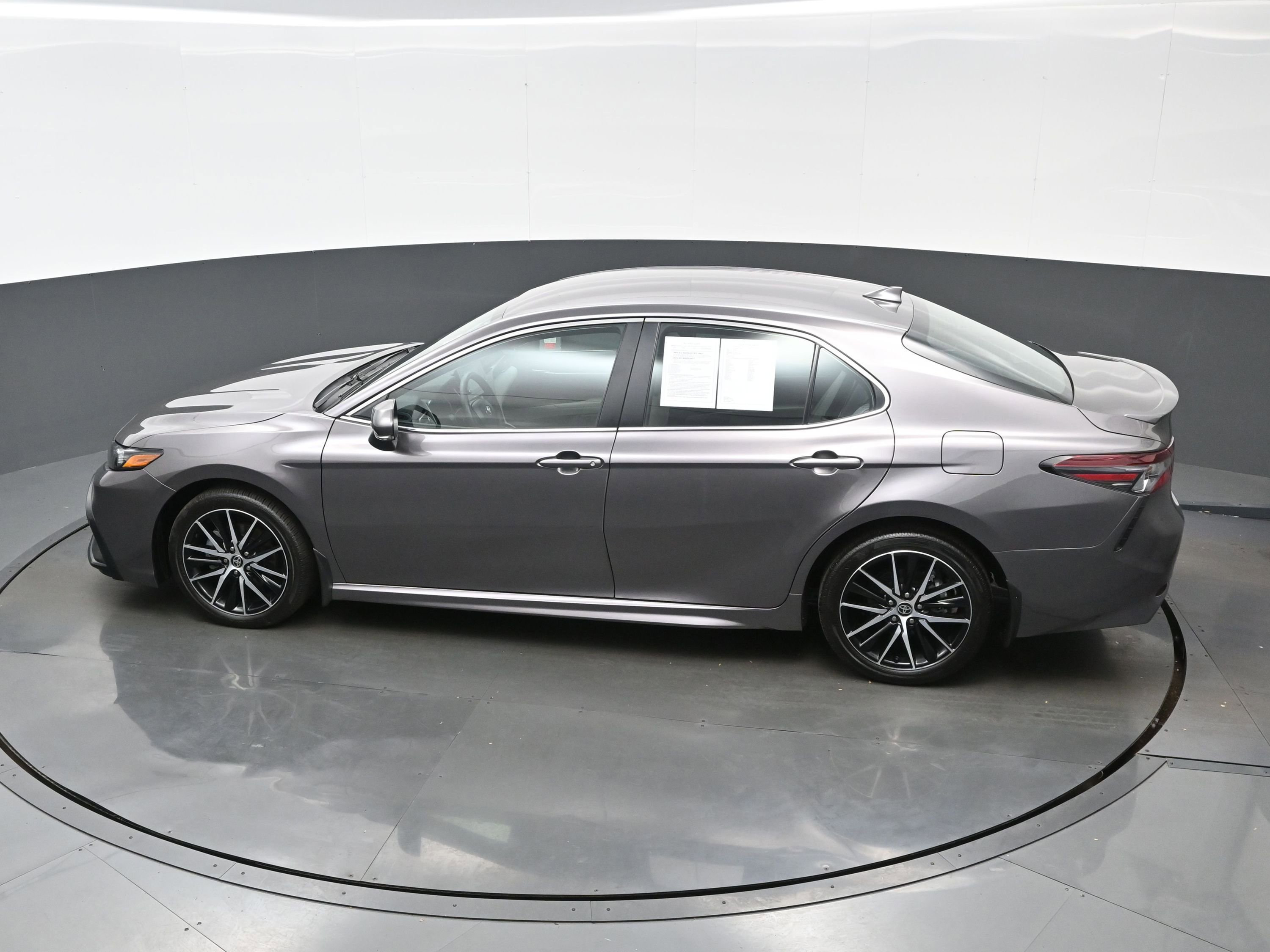 Used 2024 Toyota Camry SE image 36