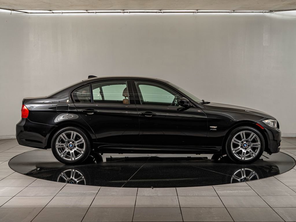 Used 2011 BMW 328i xDrive Sedan image 4