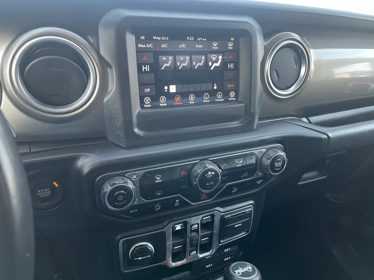 Used 2018 Jeep Wrangler Unlimited Sahara w/ LED Lighting Group image 15