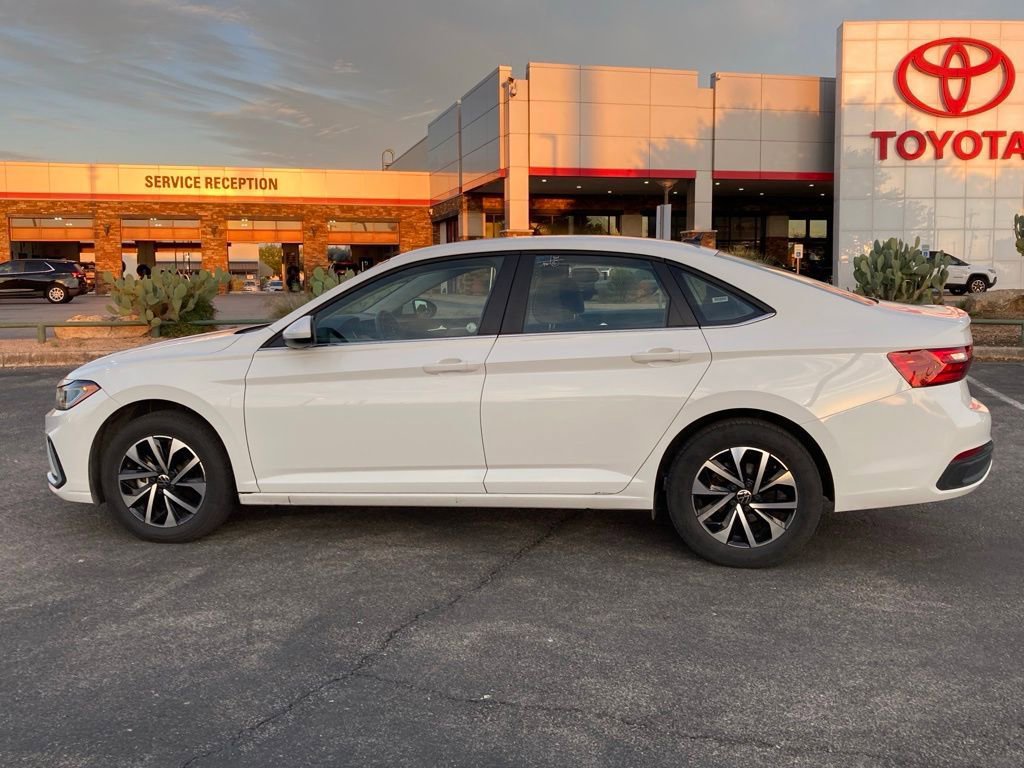 Used 2025 Volkswagen Jetta S image 8