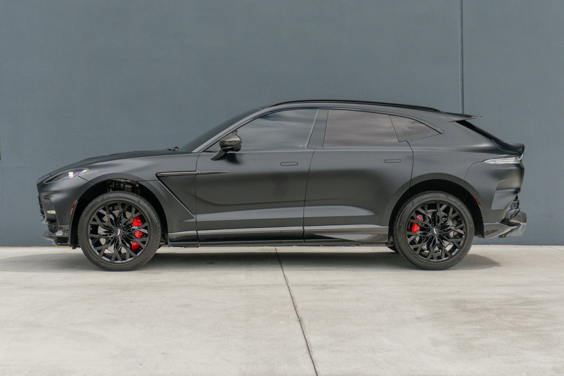 Used 2023 Aston Martin DBX 707 AWD/4WD image 2