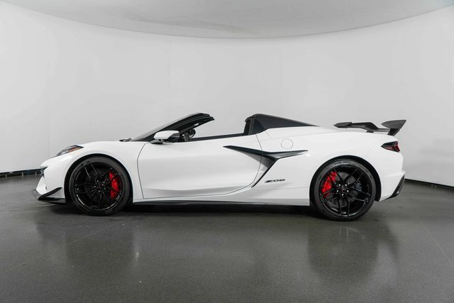 Used 2025 Chevrolet Corvette Z06 w/ Z07 Performance Package image 5
