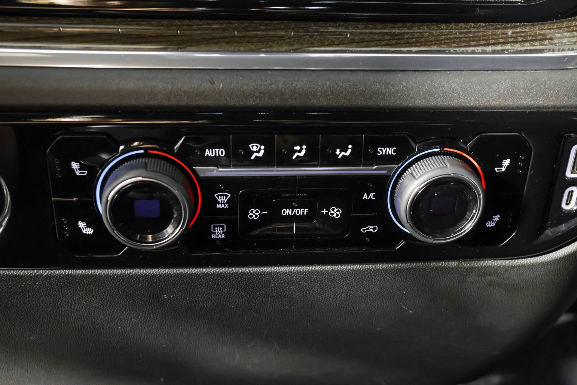 Used 2023 Chevrolet Silverado 1500 LT AWD/4WD image 32