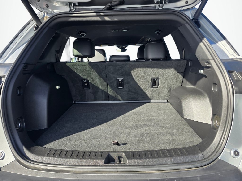 Used 2025 Chevrolet Equinox LT w/ Convenience Package II FWD image 11