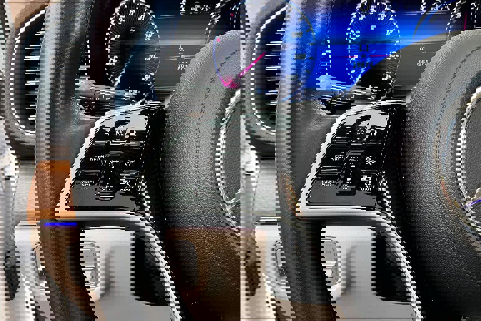 Used 2025 Mercedes-Benz GLE 450e 4MATIC image 24