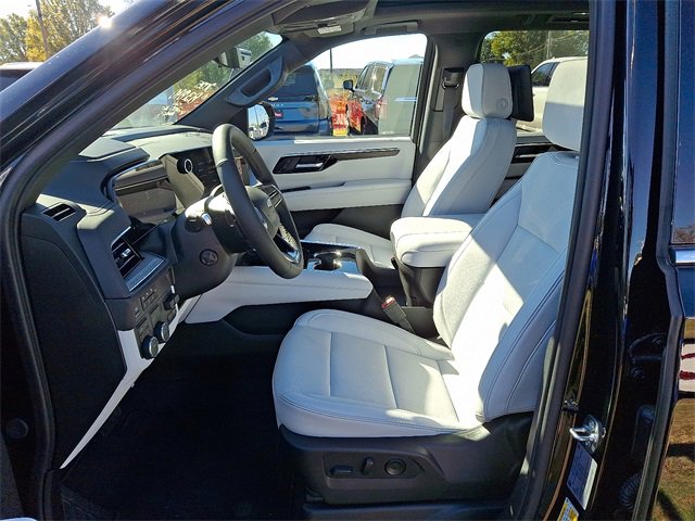 Used 2025 Chevrolet Suburban Premier image 12