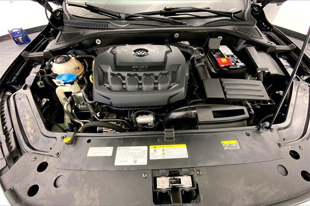 Used 2022 Volkswagen Passat 2.0T R-Line image 12