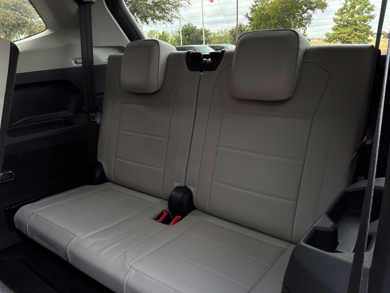 Used 2021 Volkswagen Tiguan SE FWD image 13