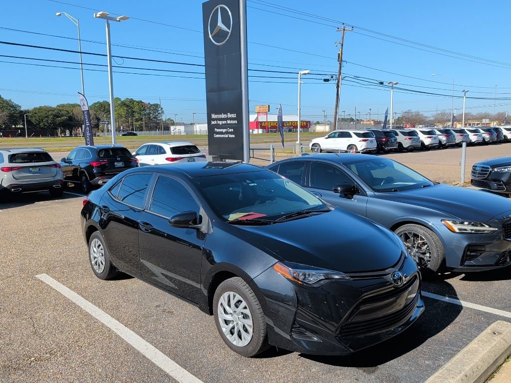 Used 2019 Toyota Corolla LE image 1