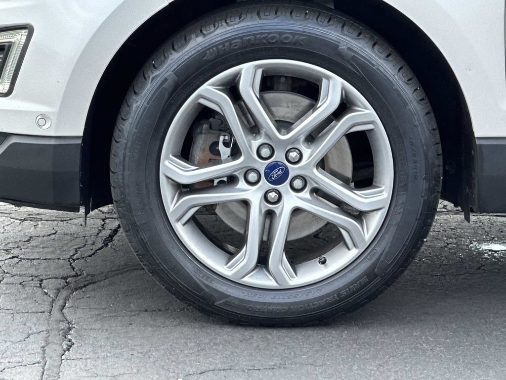 Used 2015 Ford Edge Titanium w/ Equipment Group 302A AWD/4WD image 9
