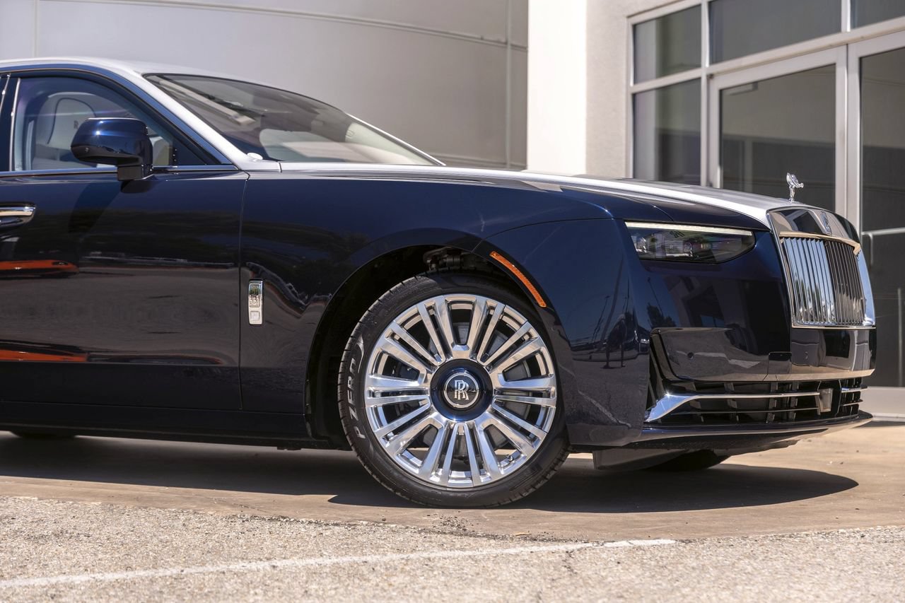New 2025 Rolls-Royce Ghost AWD/4WD image 4