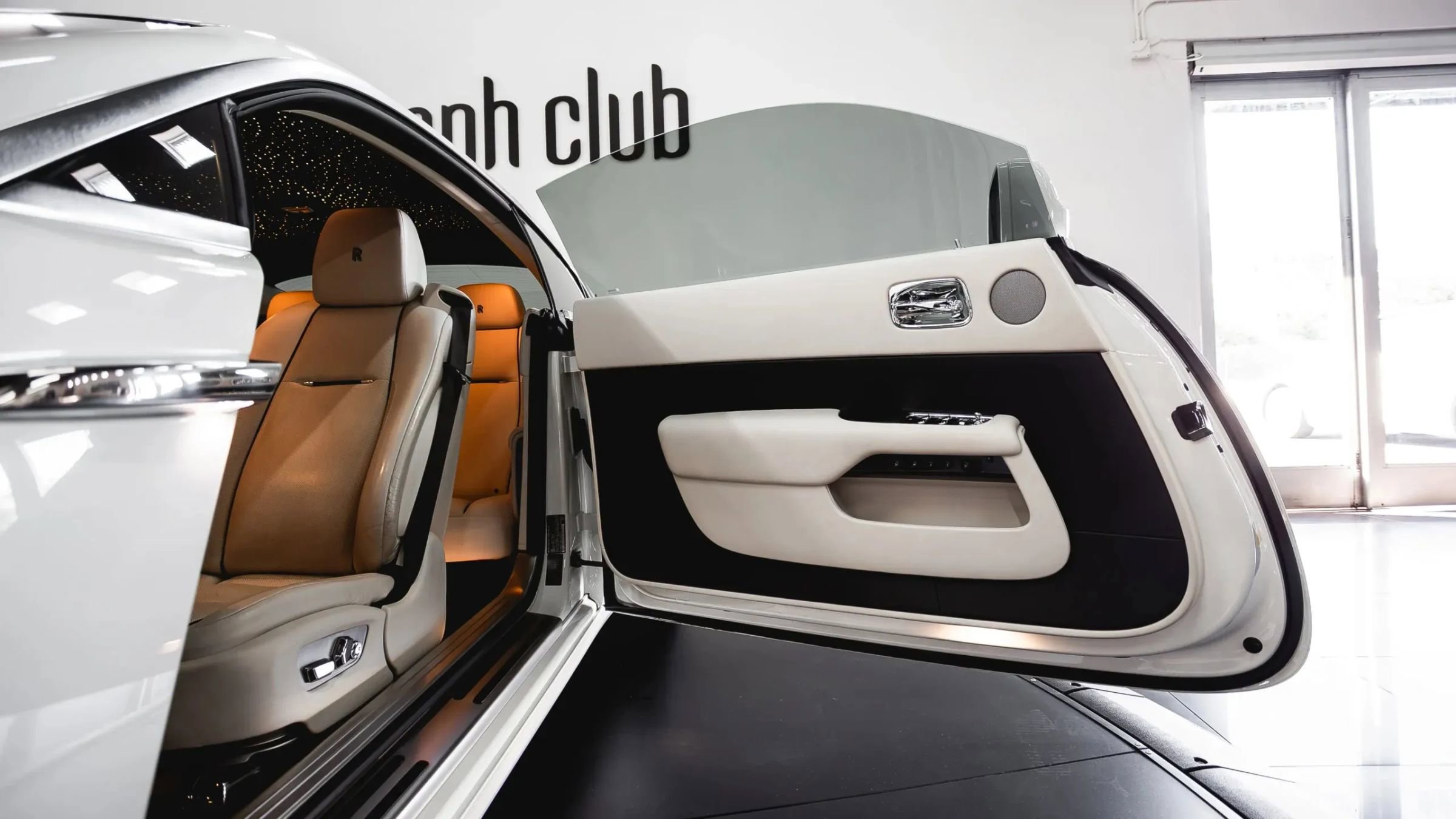 Used 2015 Rolls-Royce Wraith image 20