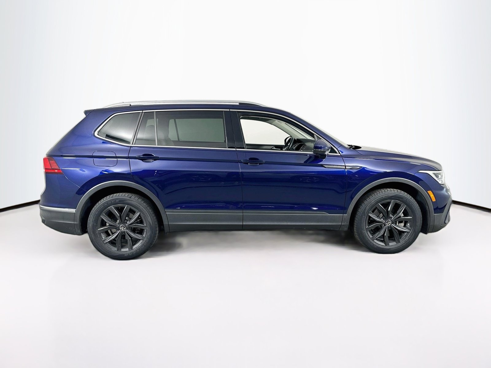 Used 2024 Volkswagen Tiguan SE FWD image 4