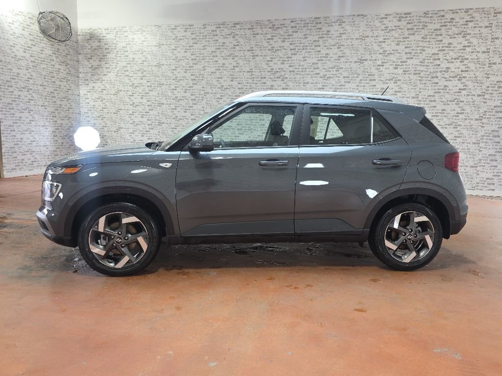 Used 2026 Hyundai Venue SEL FWD image 4
