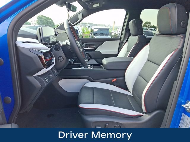 Used 2025 Chevrolet Silverado EV RST AWD/4WD image 2