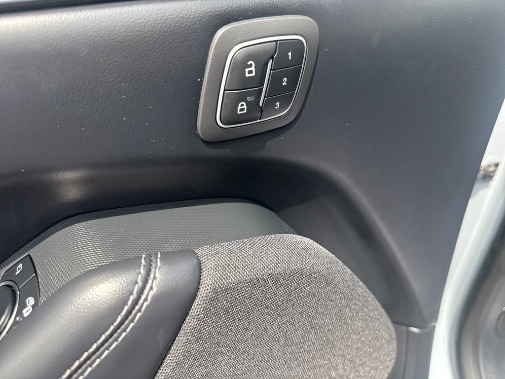 Used 2025 Ford Mustang Mach-E Premium AWD/4WD image 29