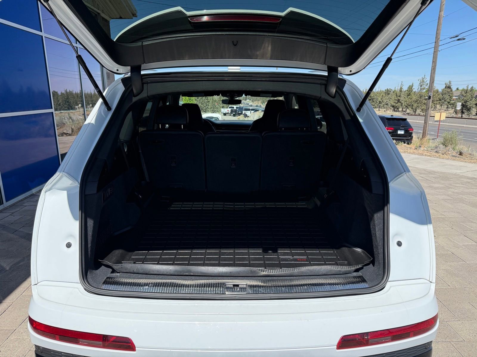 Used 2022 Audi SQ7 Premium Plus w/ SQ7 Executive Package AWD/4WD image 10
