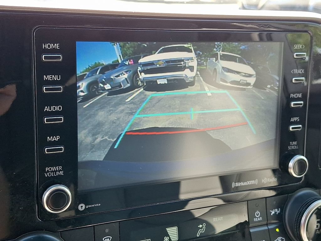 Used 2022 Toyota Highlander XLE AWD/4WD image 19