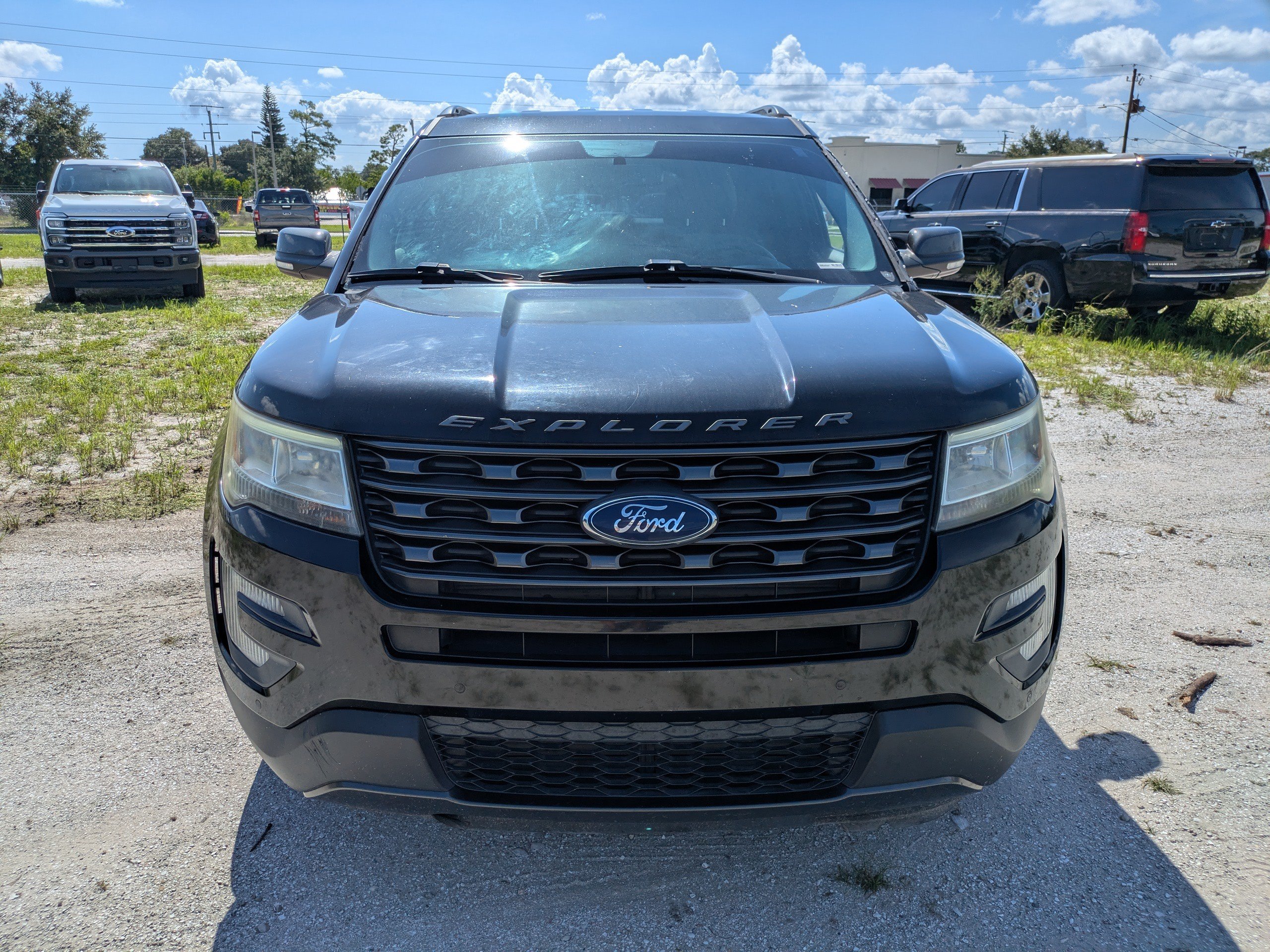 Used 2017 Ford Explorer XLT w/ Equipment Group 202A FWD image 9