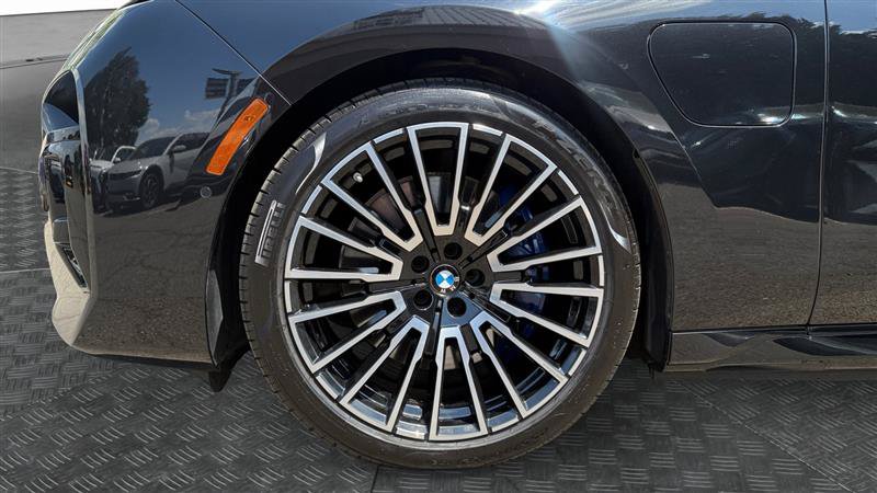 Used 2025 BMW 750e xDrive w/ Executive Package AWD/4WD image 9