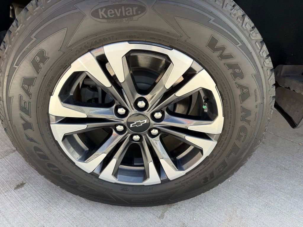 Used 2022 Chevrolet Colorado Z71 AWD/4WD image 10
