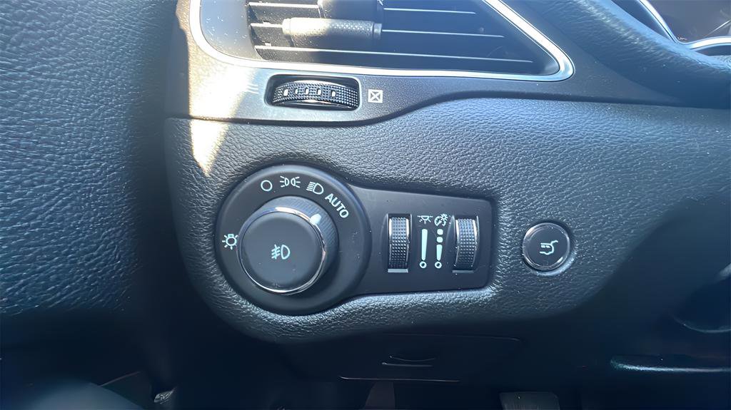Used 2021 Jeep Cherokee Trailhawk w/ Premium Leather Package image 28