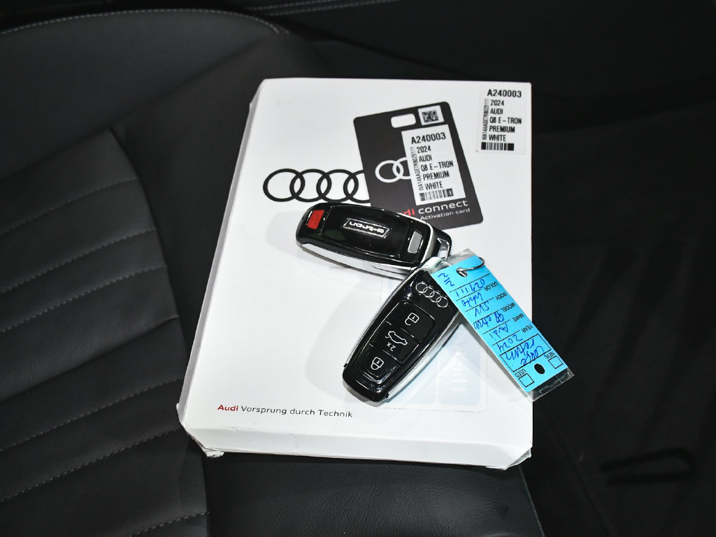 Used 2024 Audi Q8 e-tron Premium AWD/4WD image 63