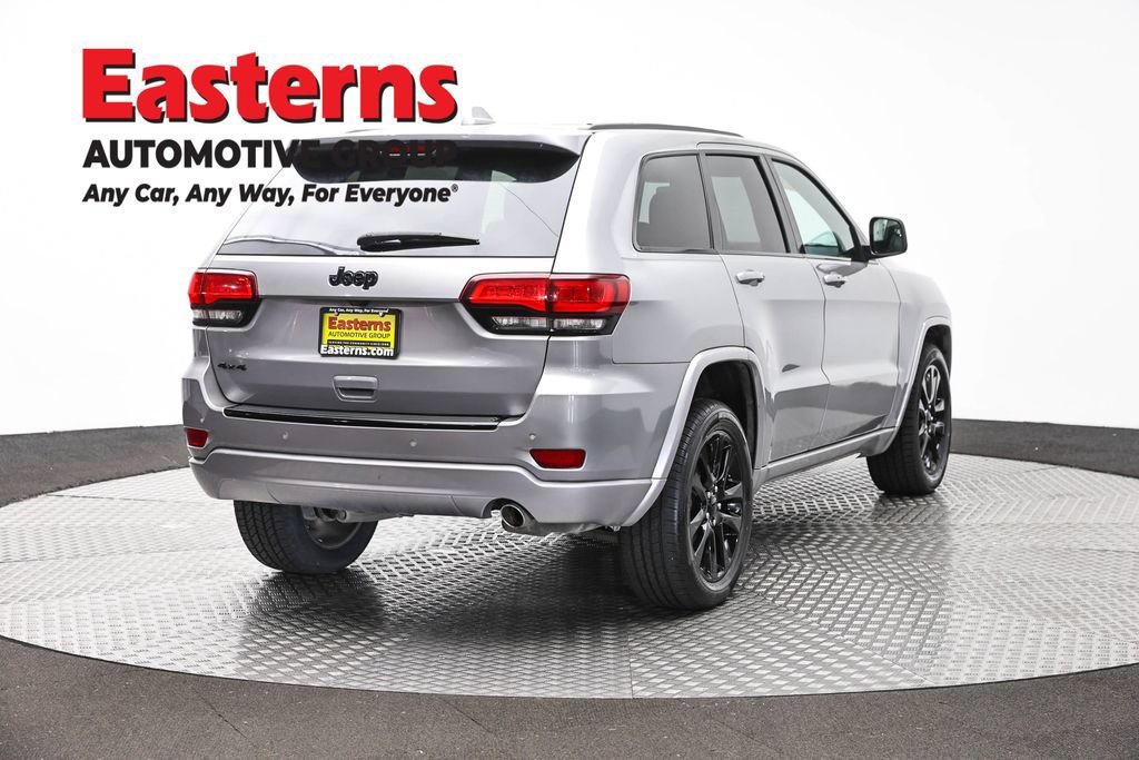 Used 2017 Jeep Grand Cherokee Altitude AWD/4WD image 5