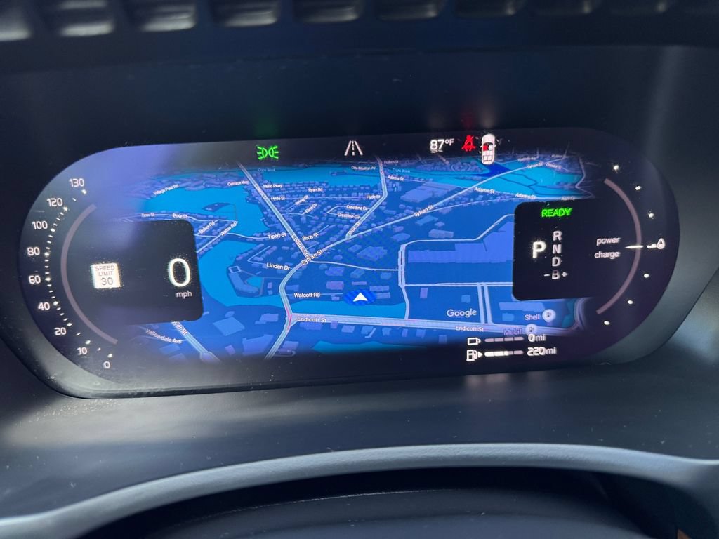 Certified 2023 Volvo XC90 T8 Plus AWD/4WD image 23